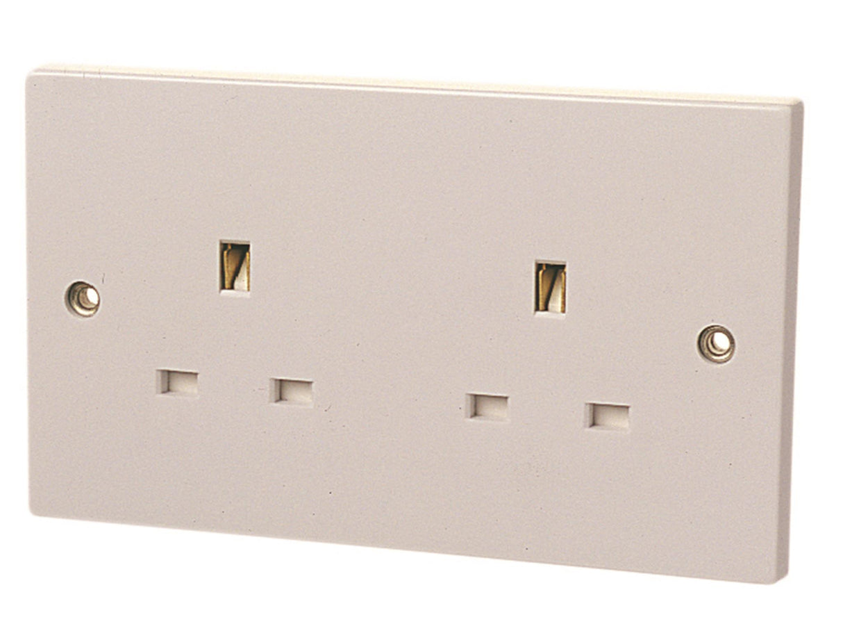 Dencon Unswitched Socket 13A