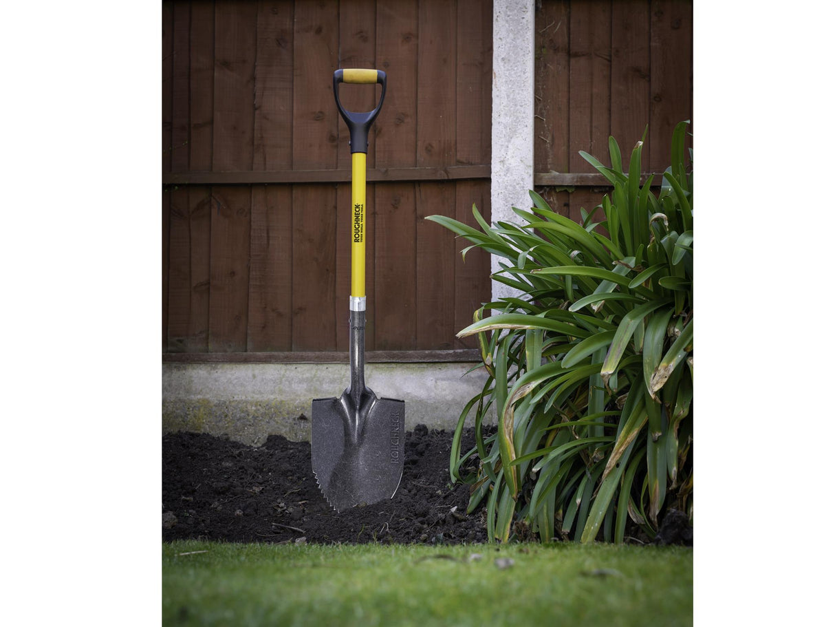 Roughneck Sharp Edge Round Shovel