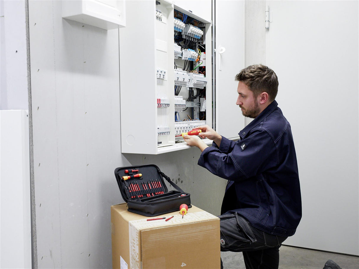 Wiha slimVario® electric Tool Set, 32 Piece (inc. Case)