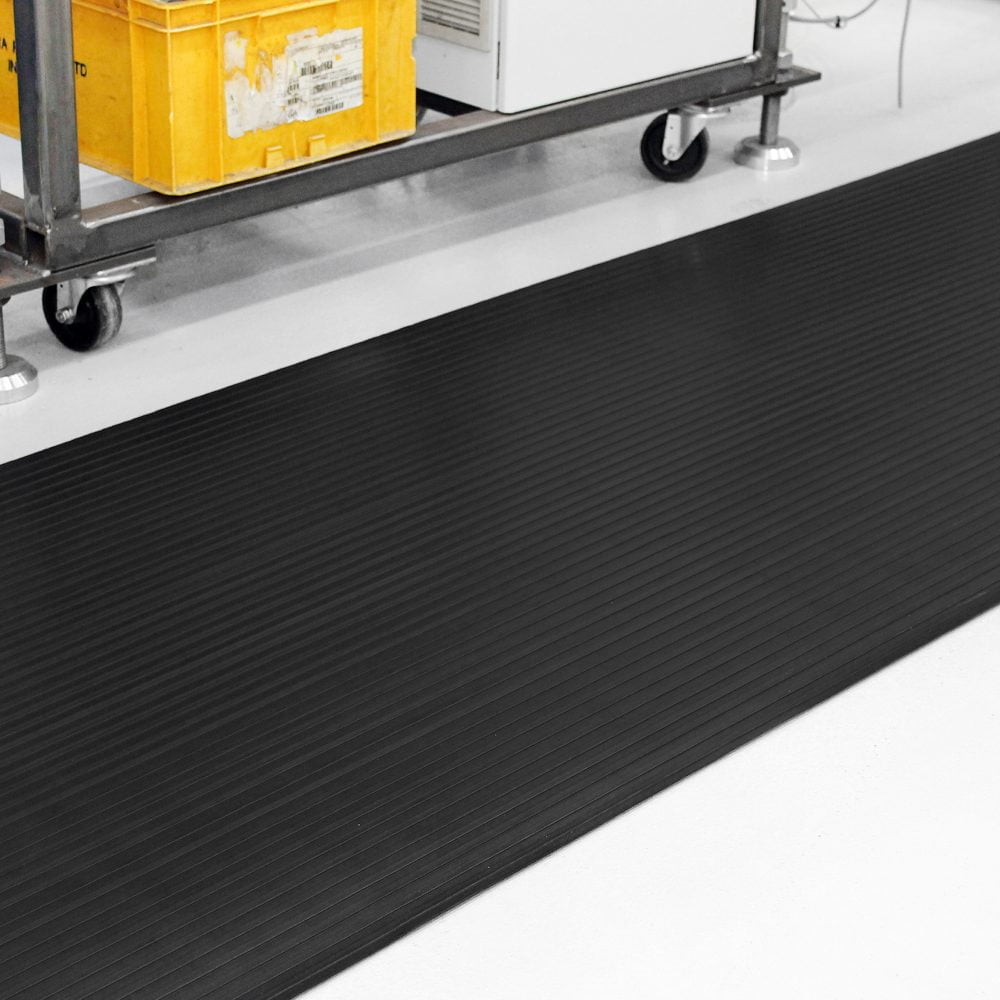 FD Wide Ribbed Garage Mat