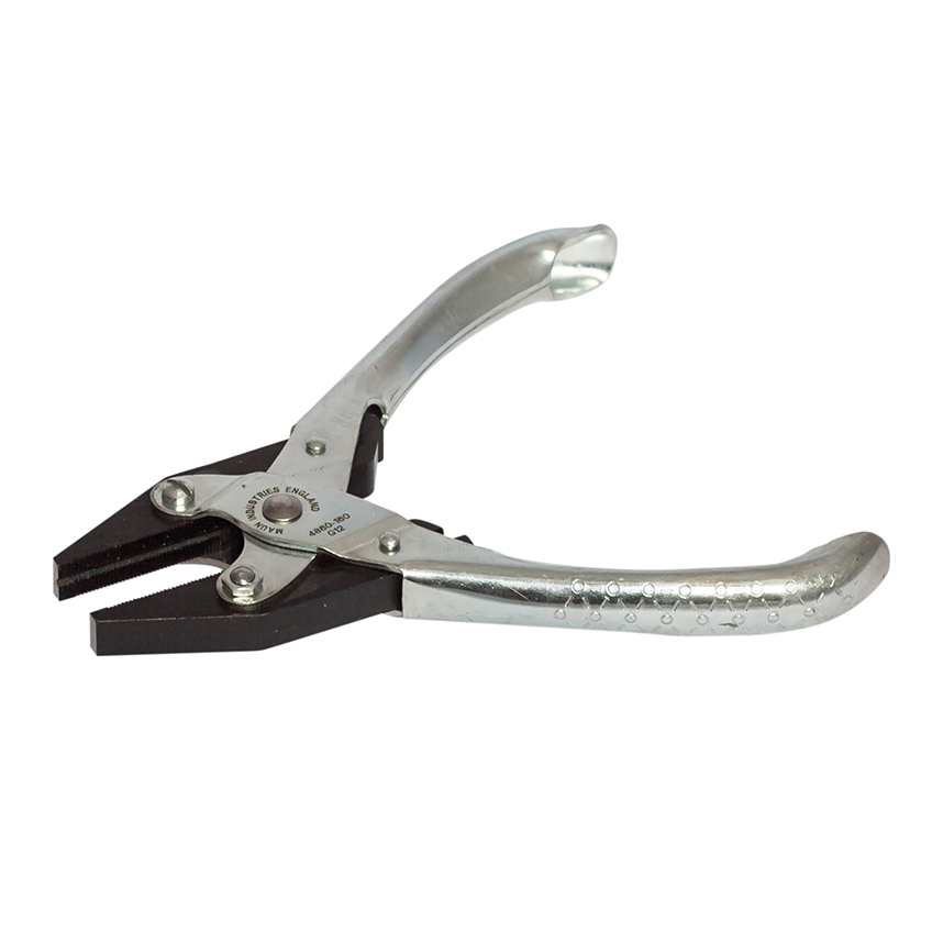 Maun Flat Nose Pliers Serrated Jaw 160mm (6.1/4in)